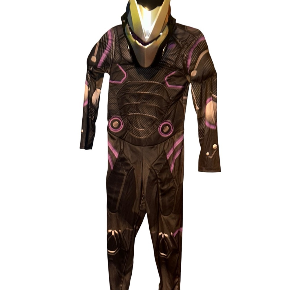 Fortnite Omega Purple kid Costume mask is cracked size 8/10
